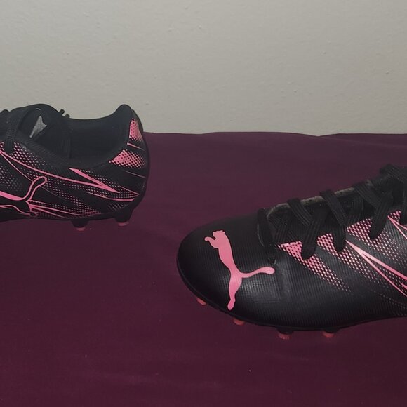 Kids Puma Soccer Cleats Size 13 - Picture 3 of 7